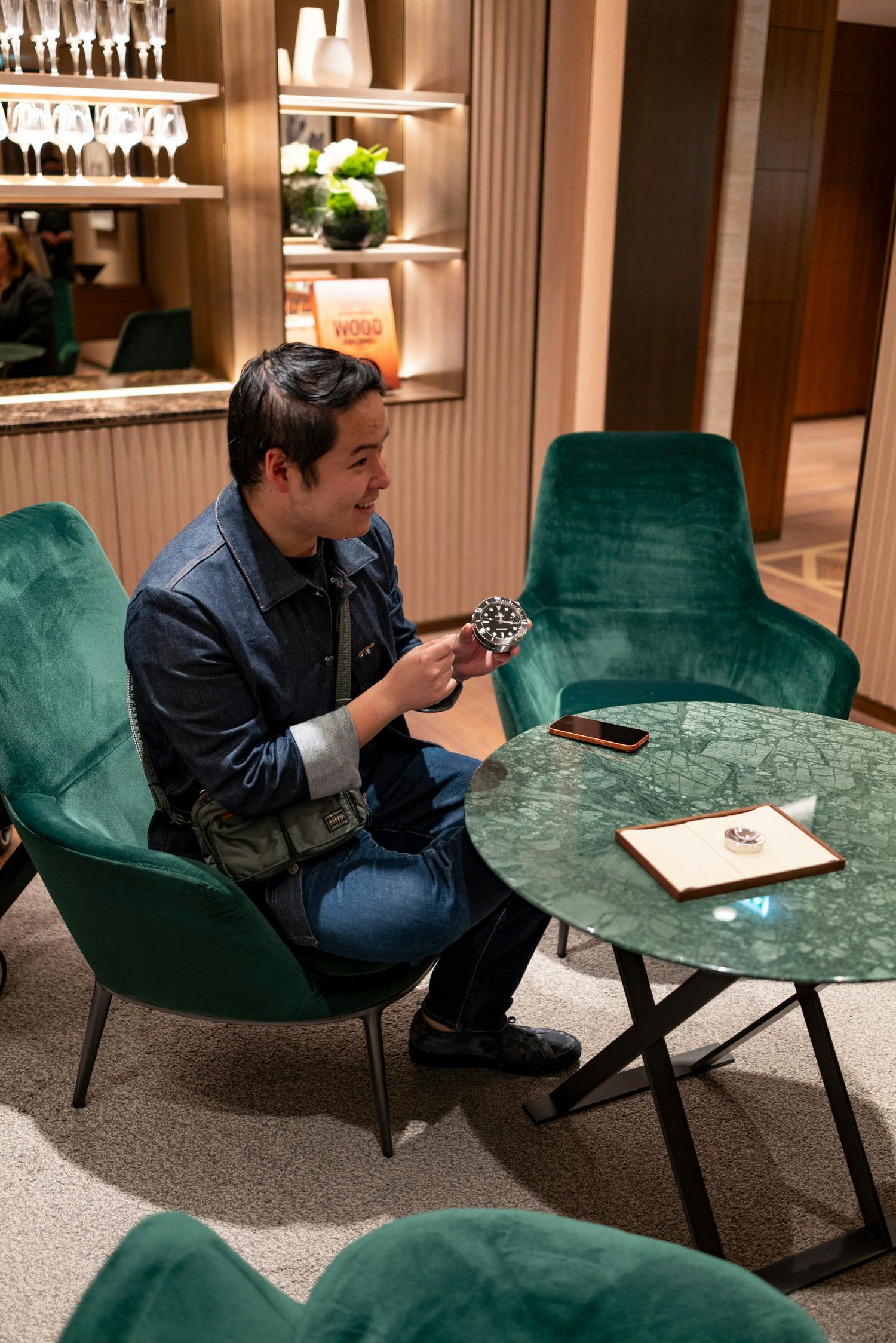 TanTan Looking at clock