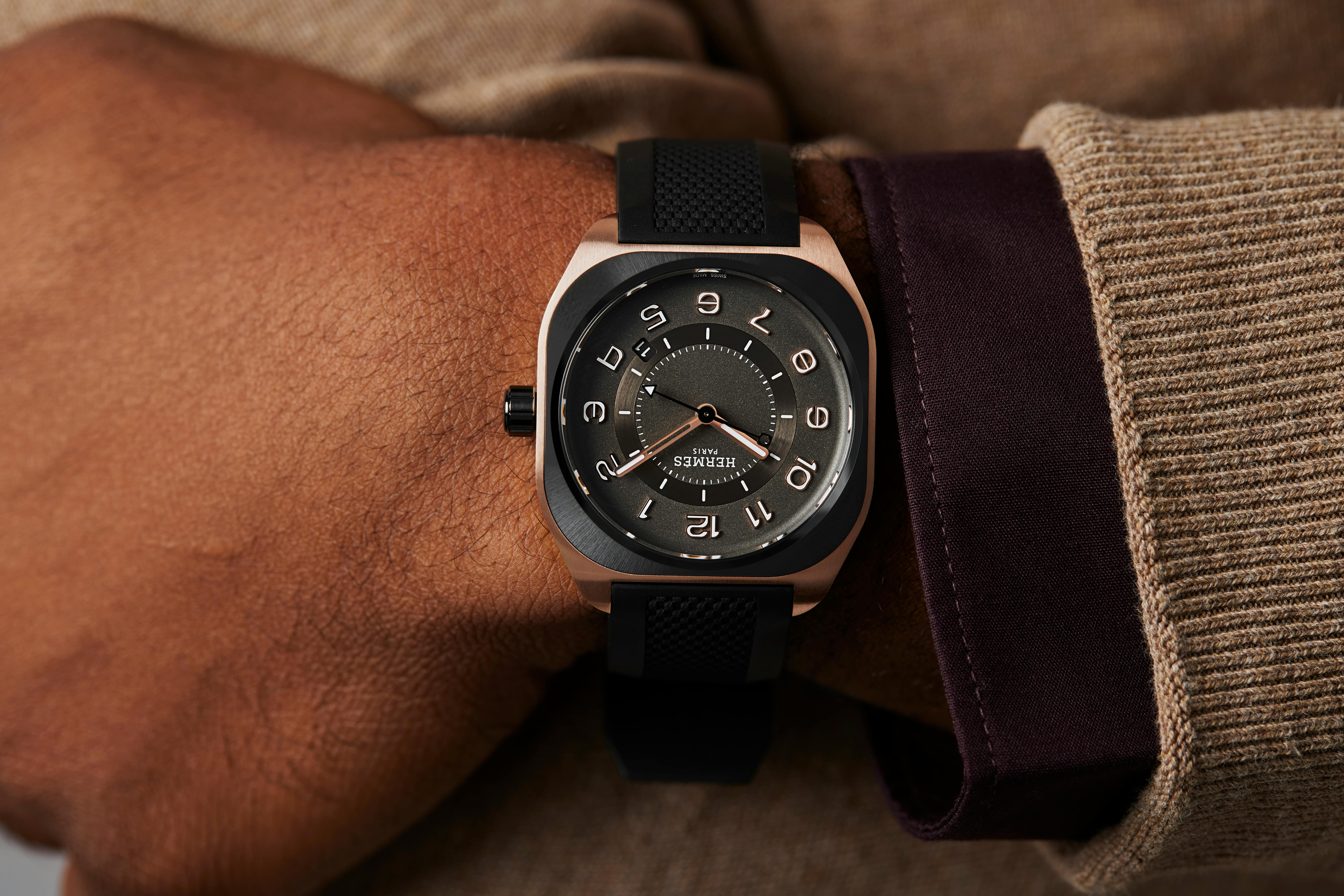 Rose Gold H08 on wrist