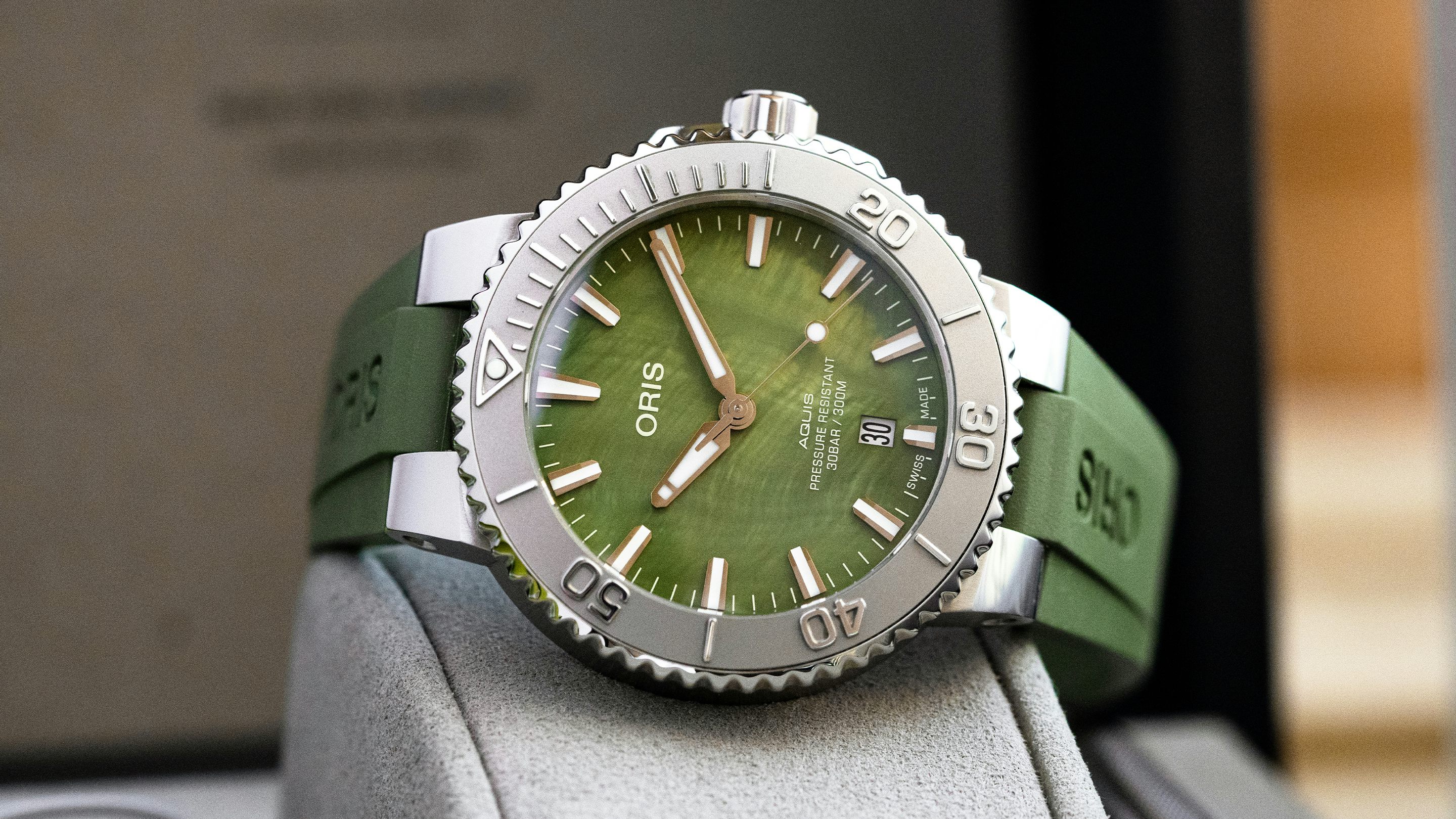 Polar Programare A rade  A Hands-On Review Of The Oris Aquis NY Harbor Limited Edition