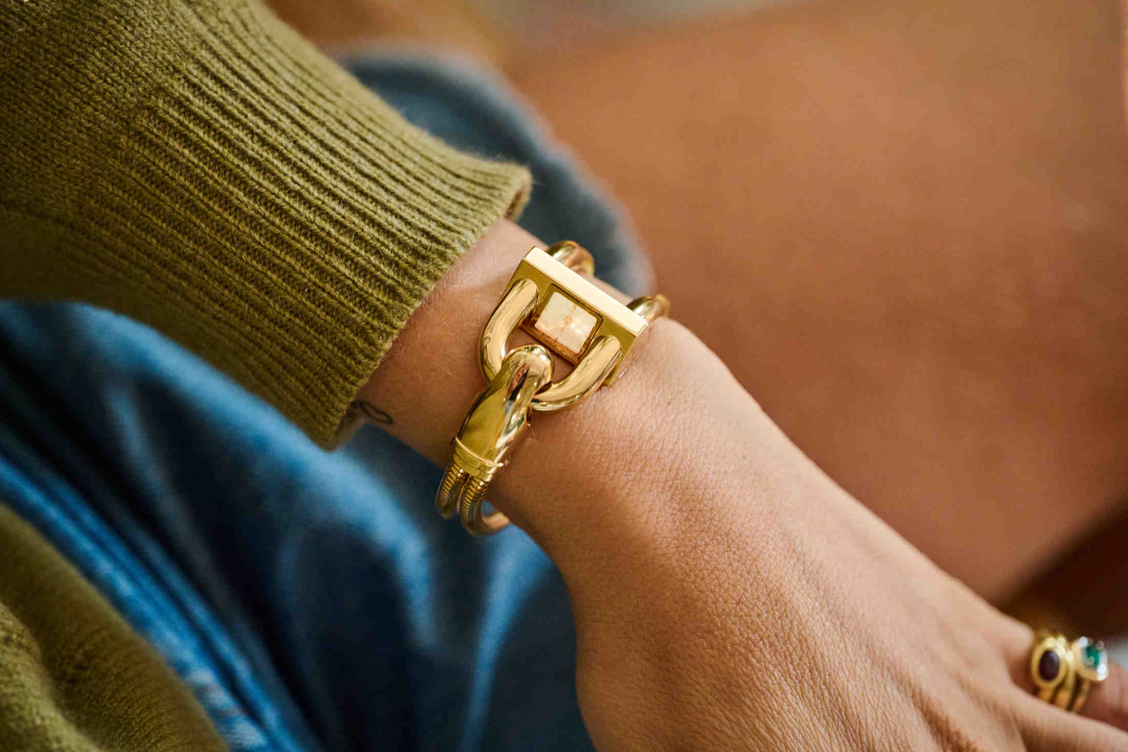 VCA CADENAS WATCH ON WRIST 