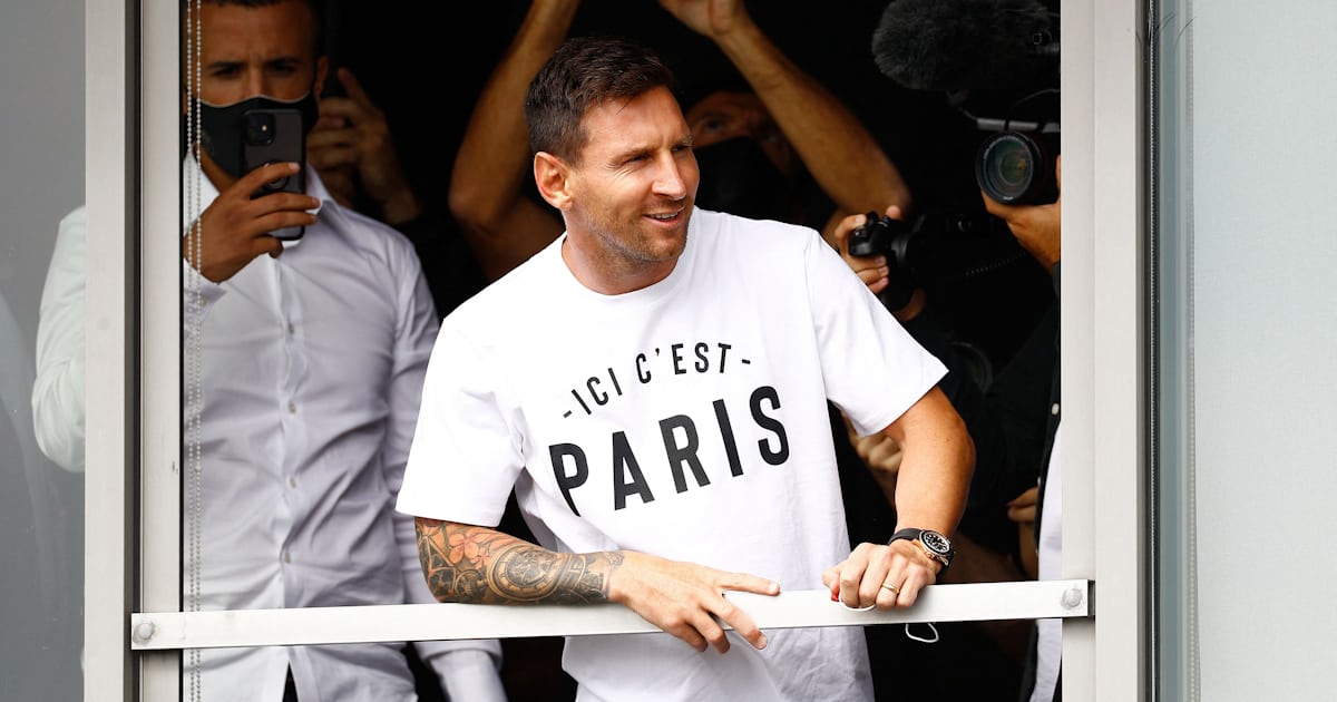 Lionel Messi Wearing a Gold Rolex