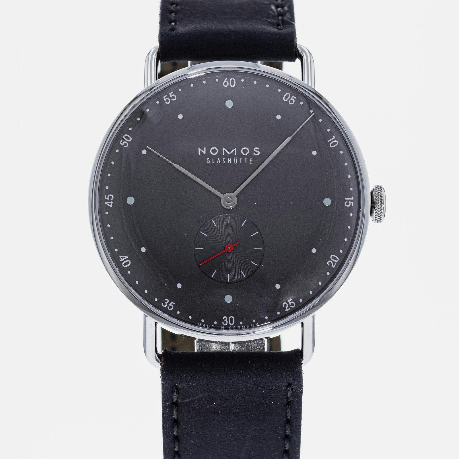 A soldier image of a NOMOS Metro 38 Urban Grey