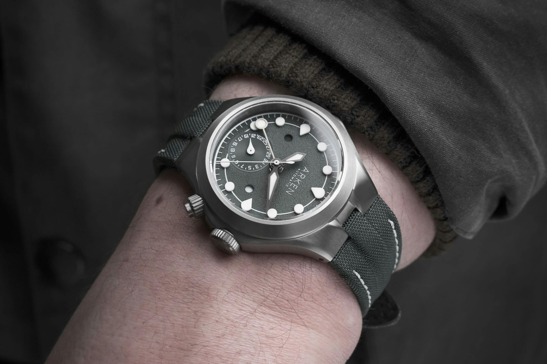 Alterum Sage Green Slanted Wristshot