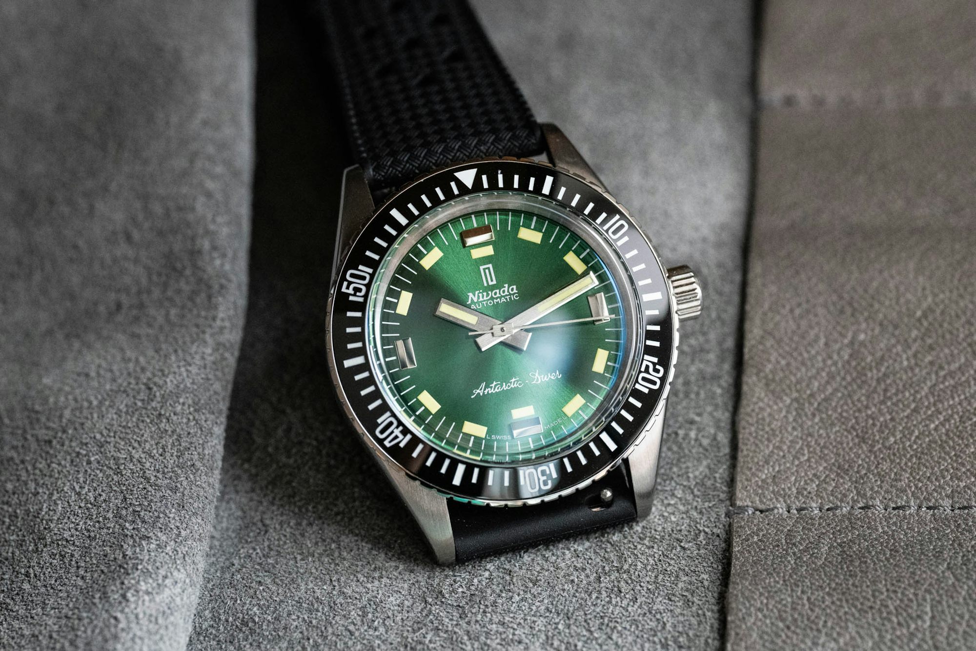 Nivada Antarctic Diver Green lying on grey suede