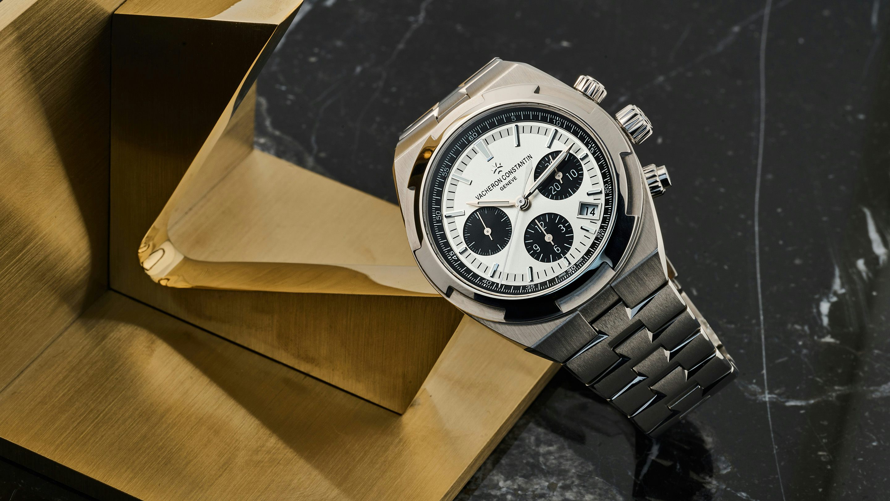 Teddy Baldassarre on X: A luxury sports chronograph that didn't get the  attention it deserved when it was released earlier this year, the Vacheron  Constantin Overseas Panda Chronograph. What are your thoughts