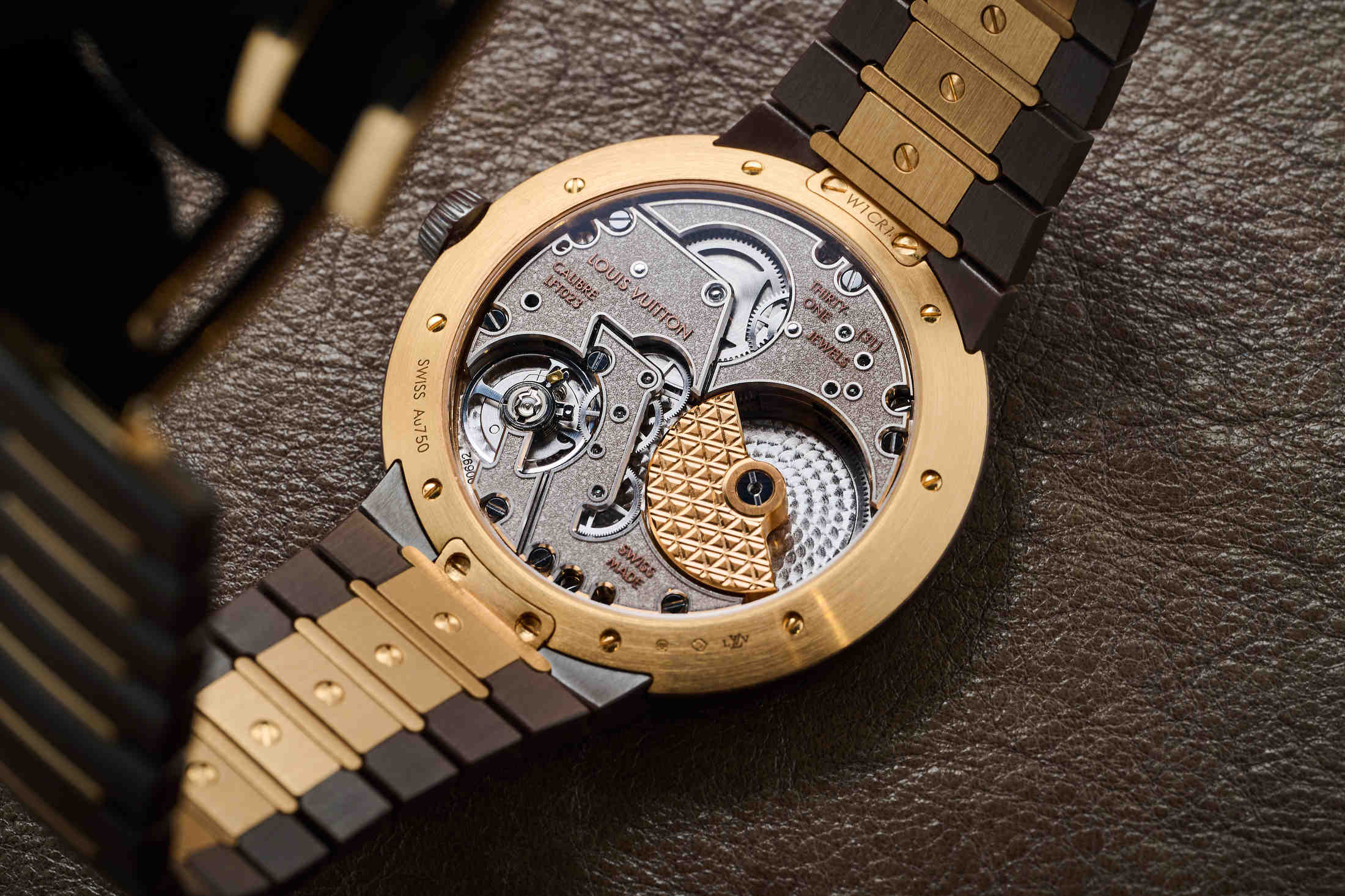  30-piece Louis Vuitton Tambour Yellow-Gold Onyx