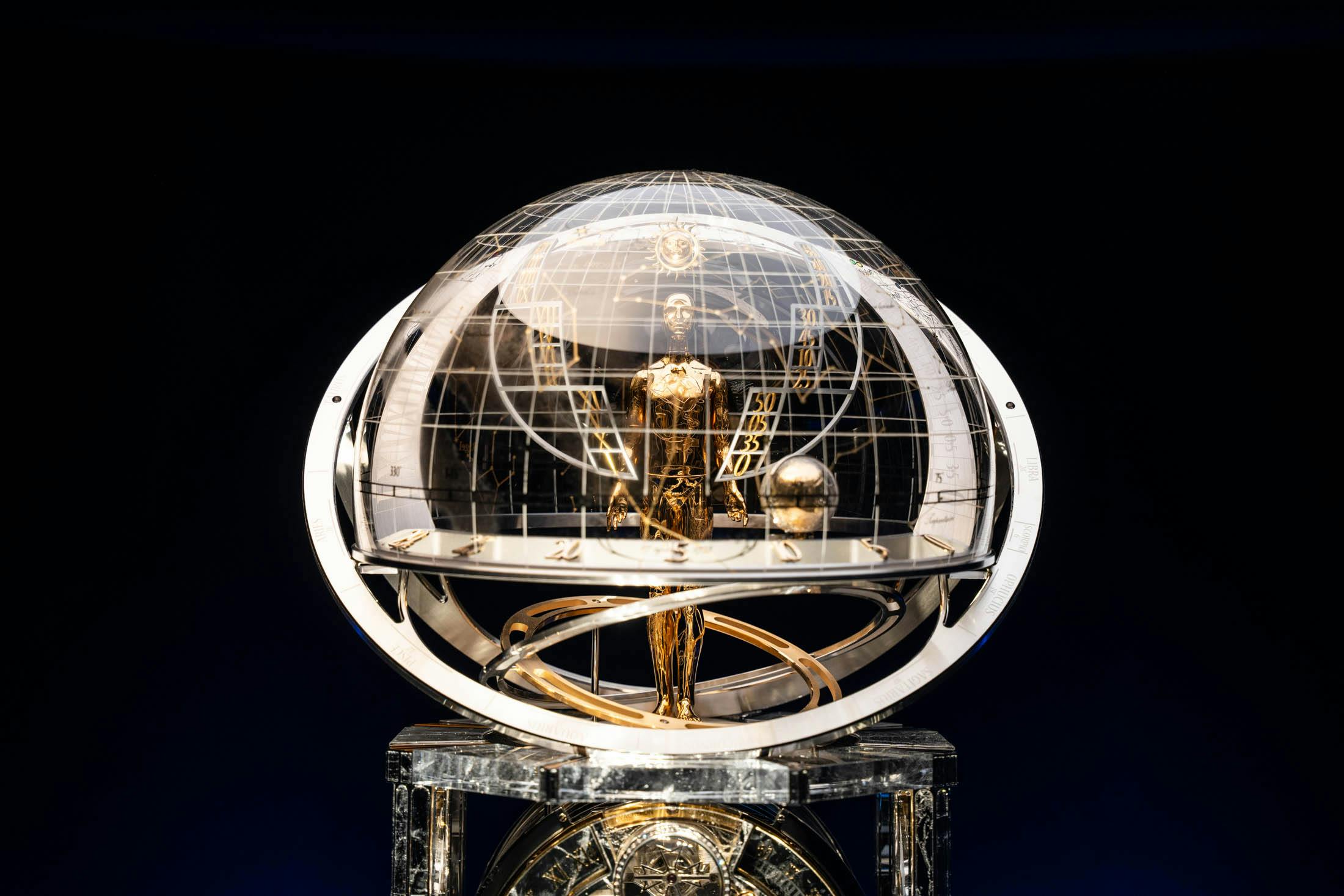 Automaton standing still with larger picture