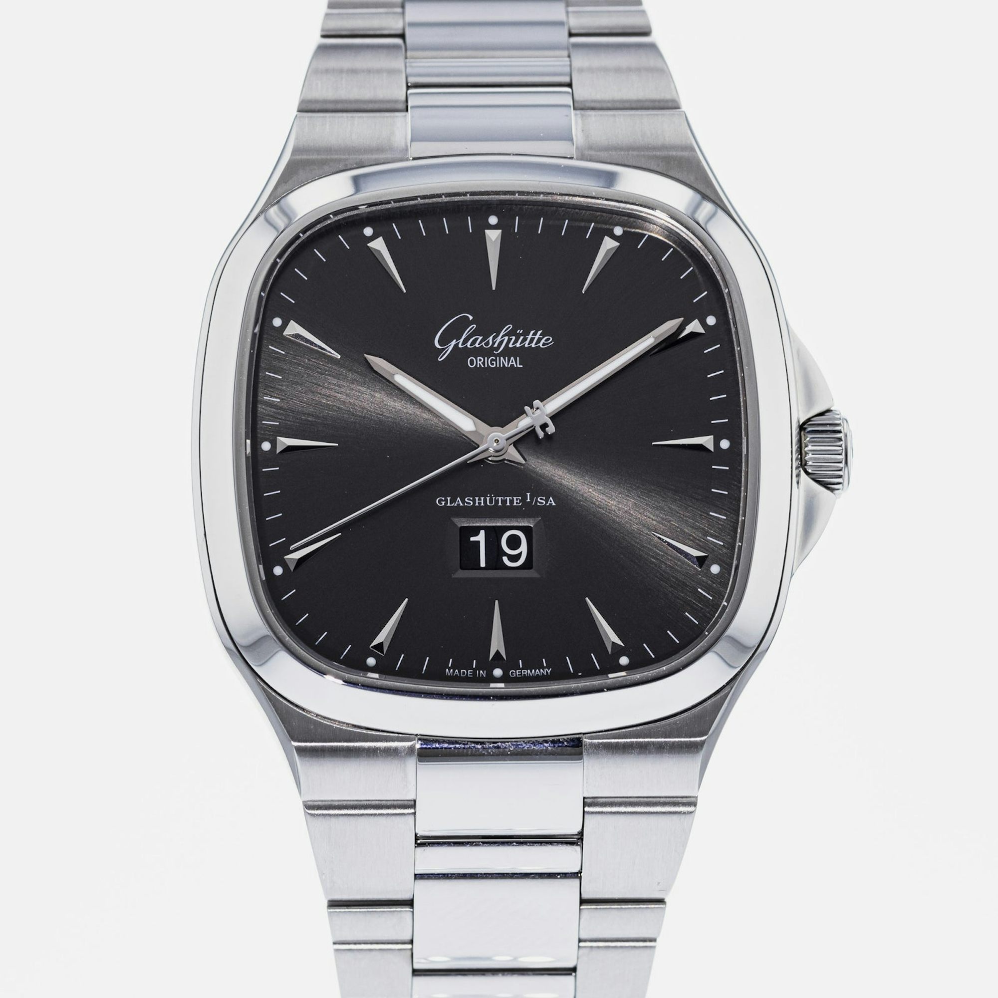 A soldier image of a Glashütte Original Seventies Panorama Date