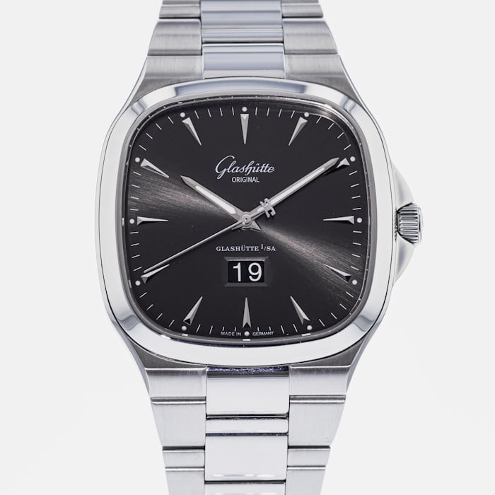 A soldier image of a Glashütte Original Seventies Panorama Date