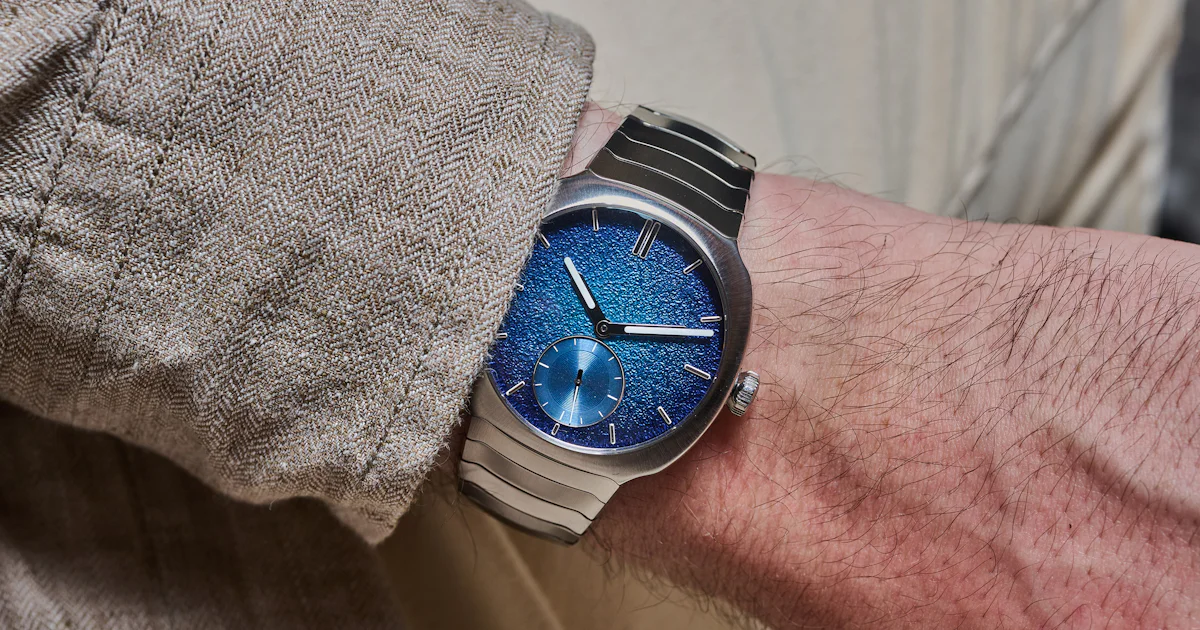 Introducing: H. Moser's Streamliner Is Back In A Smaller, Refined Case (Live Pics)