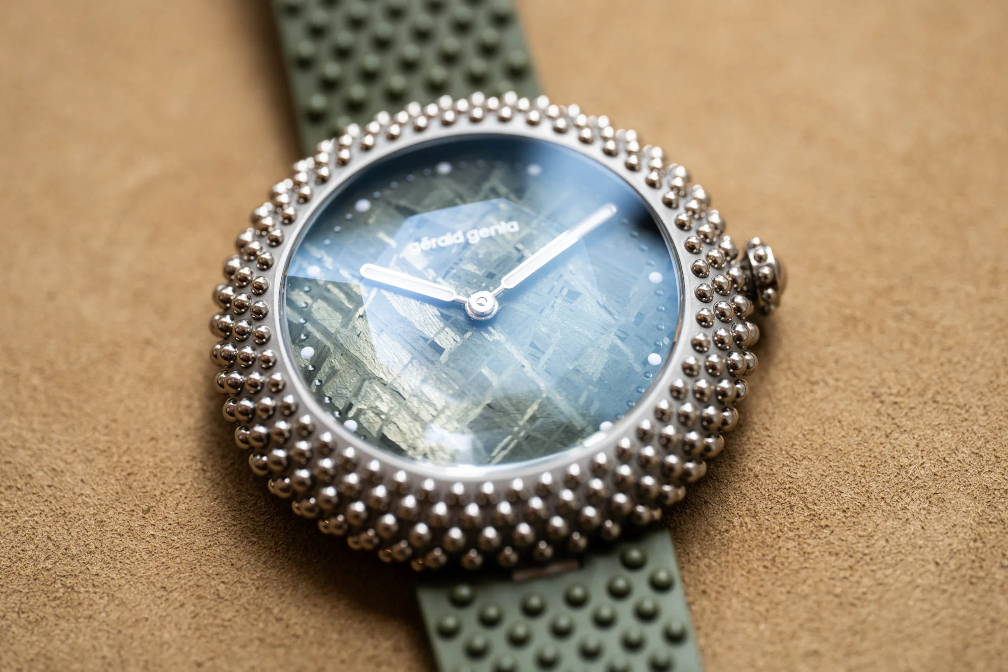 Green Oursin Tilt Shot