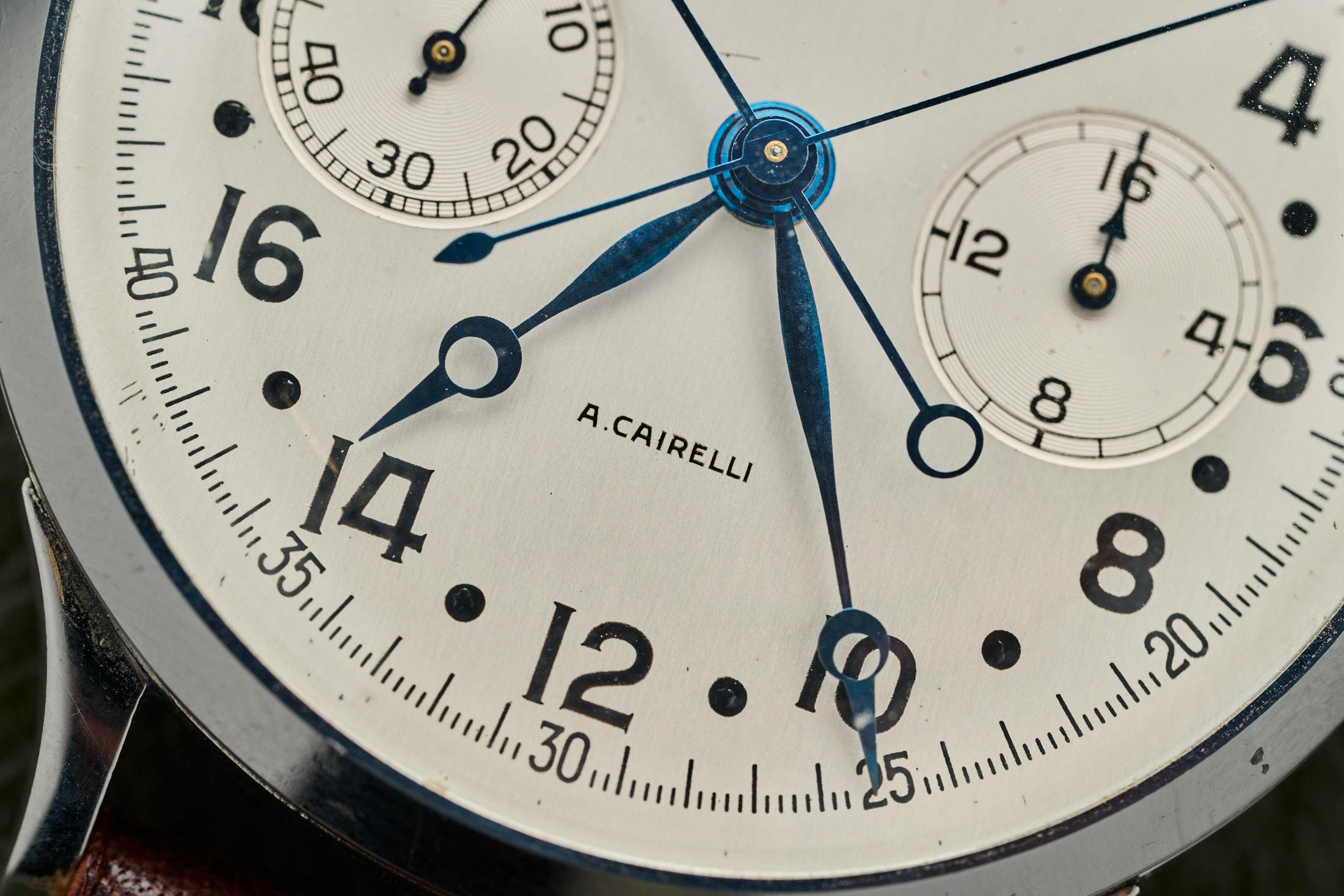 Universal split second dial signature