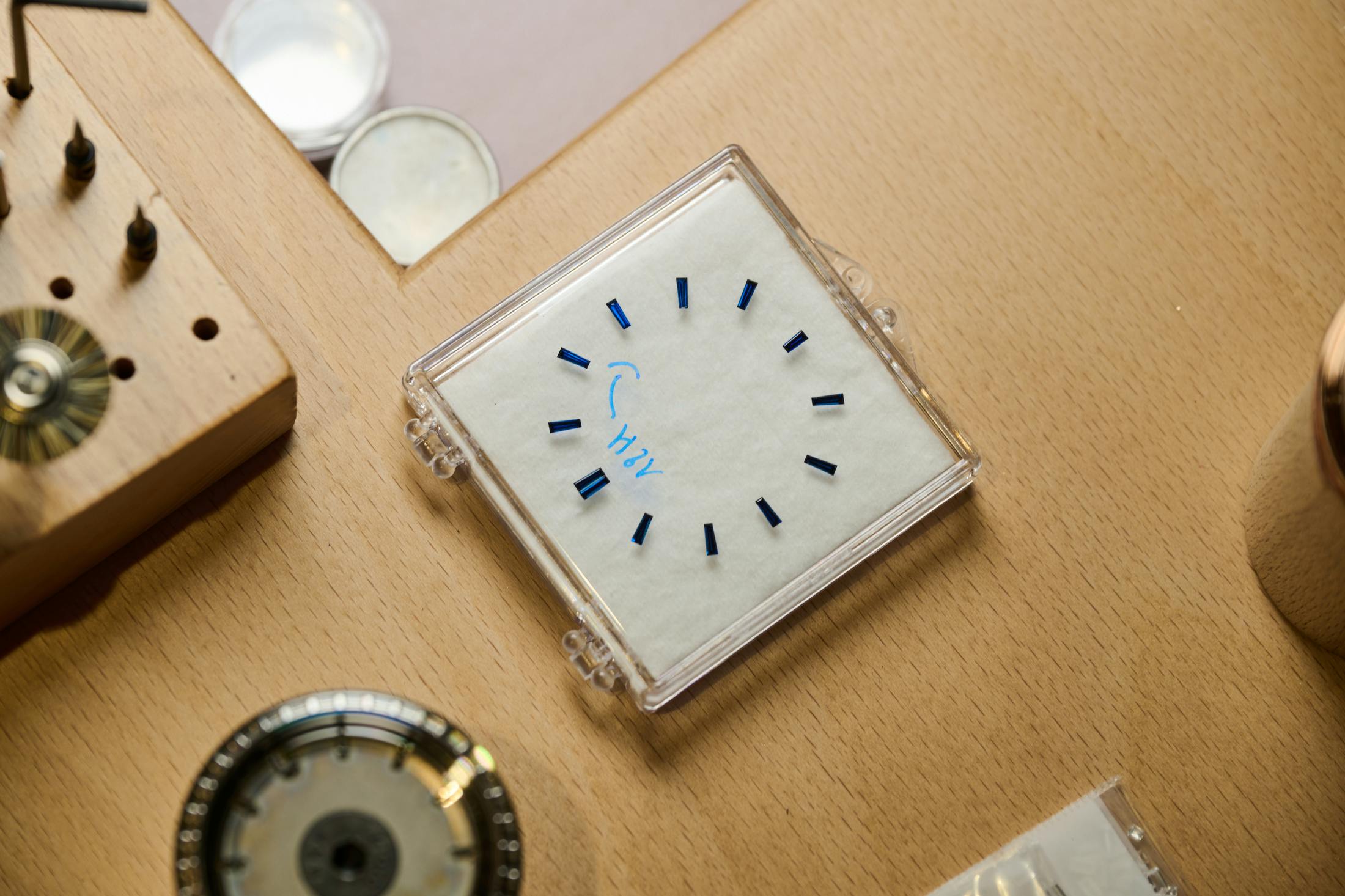 <p>From what I can tell, this looks to be a set of stones for the &nbsp;5711/111P-001 with sapphire indices and bezel.</p>